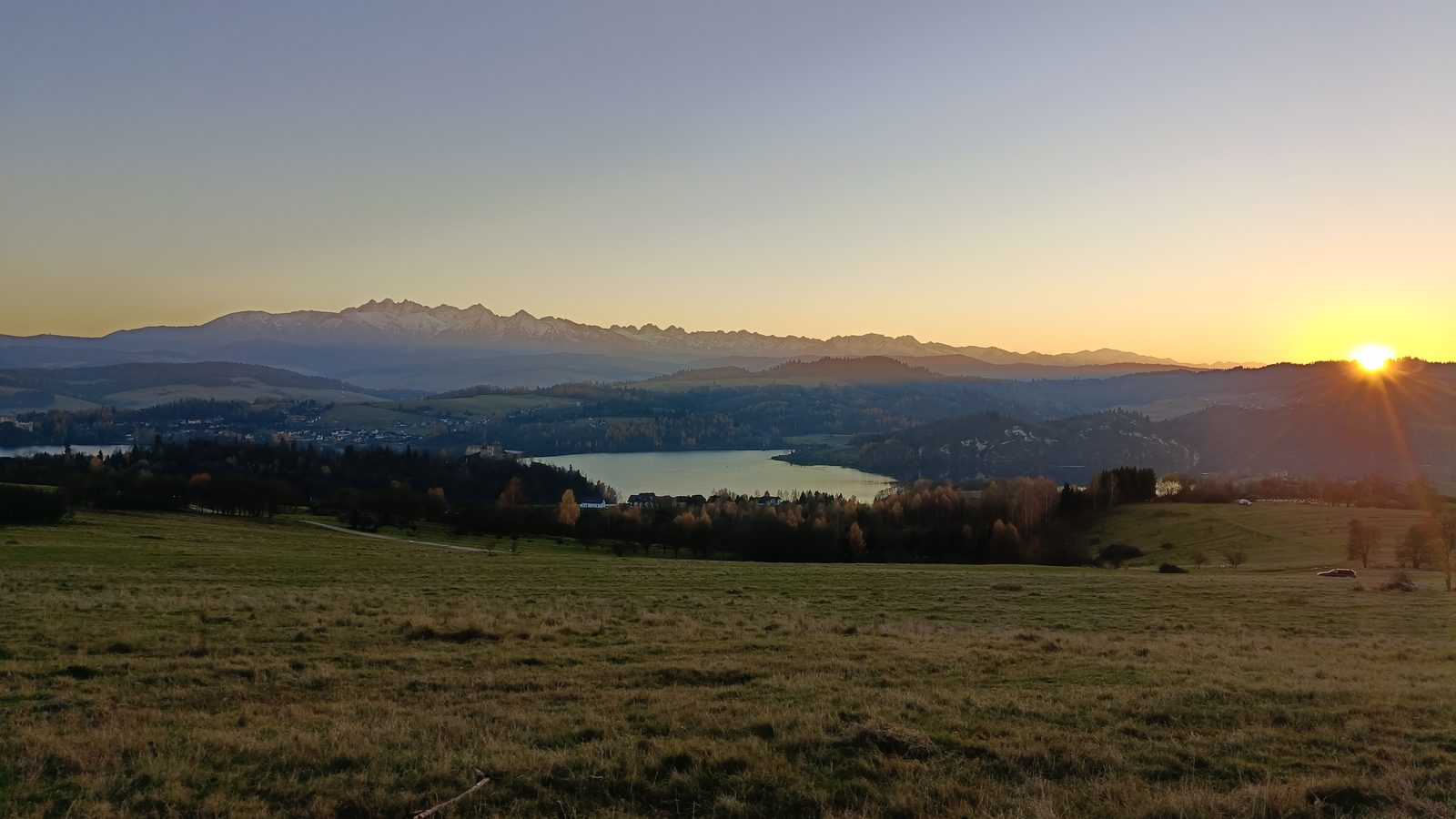 Jesień nad Jeziorem Czorsztyńskim